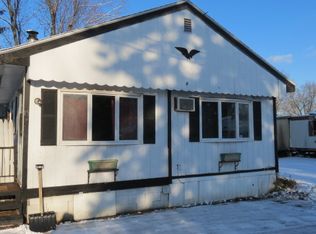 15 3rd Ave, Ware, MA 01082