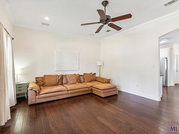 5th image of 818 Melville St