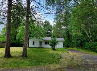 9 Schoonmaker Ln, Woodstock, NY 12498