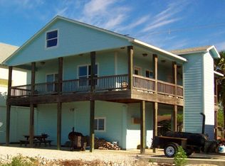 220 E Bay Ave, Seadrift, TX 77983