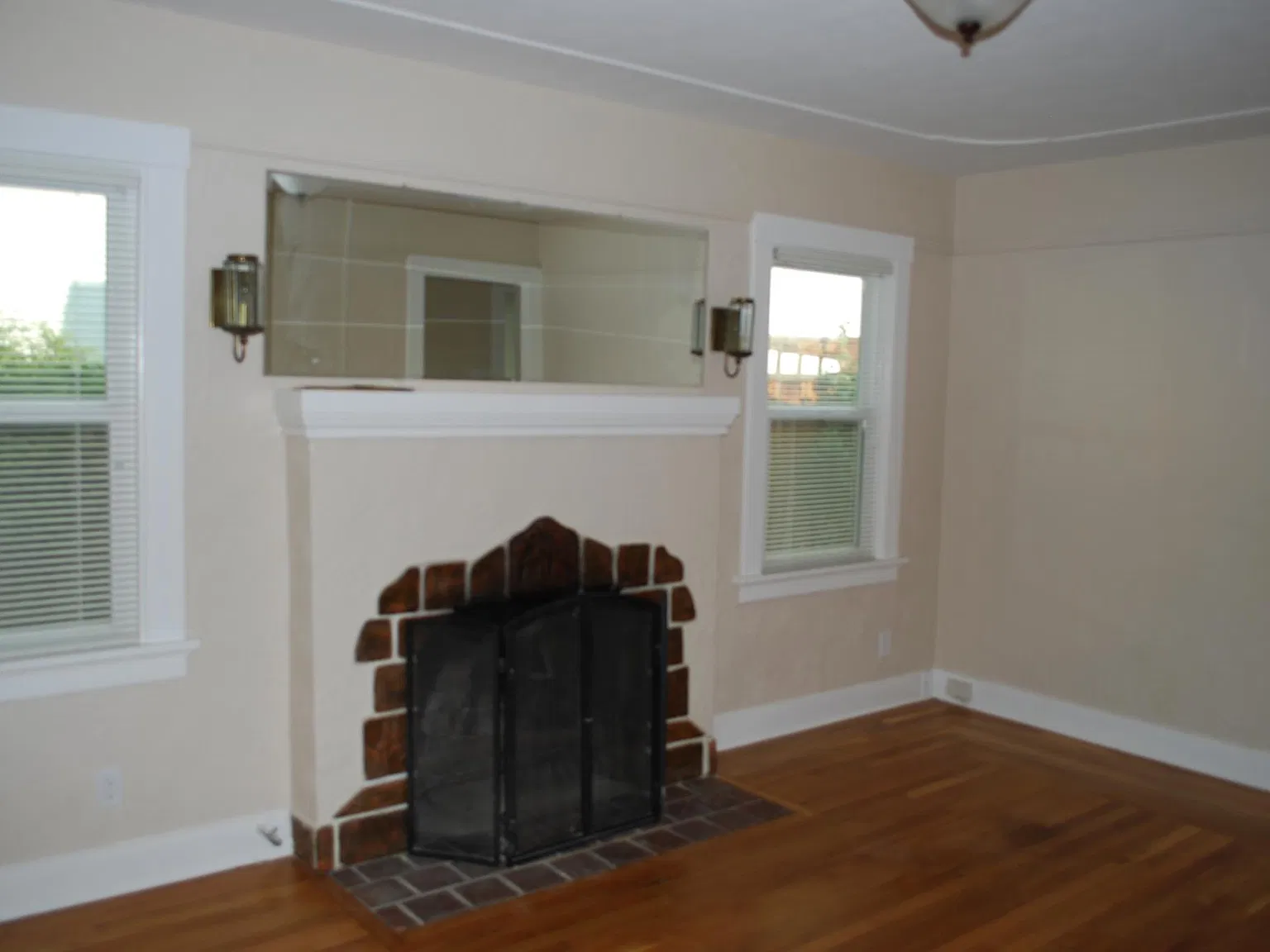2 bed, 834 sqft, $3,200 — Photo 2