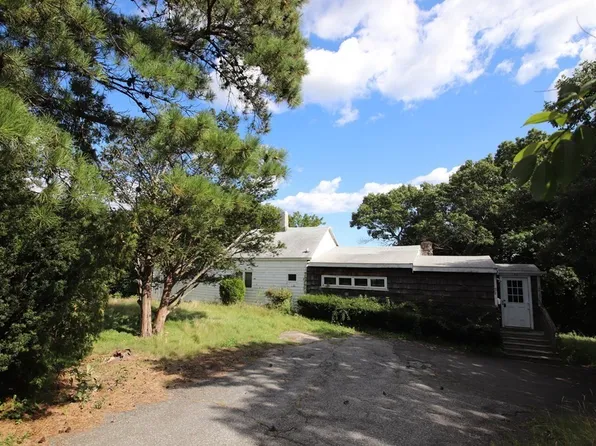 22 Sapphire Rd, Saugus, MA 01906
