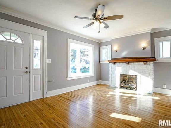 3rd image of 715 W Maywood Ave