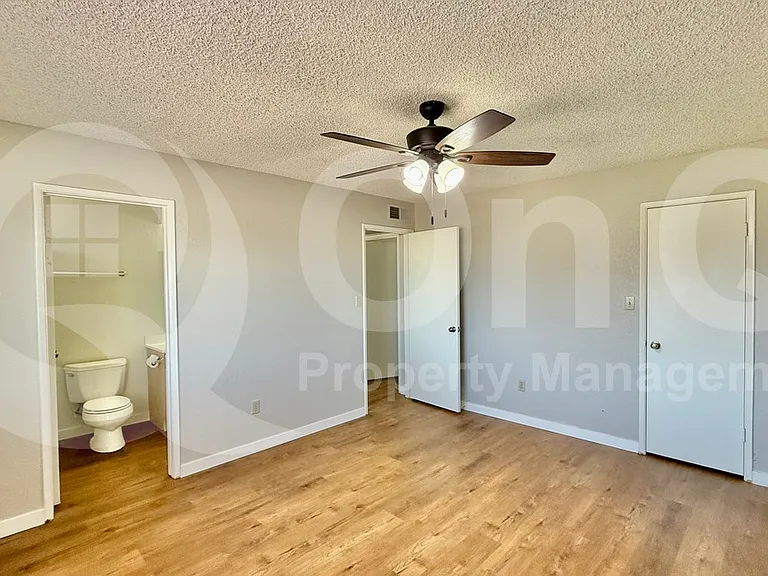 1040 W Yale Dr — Photo 8
