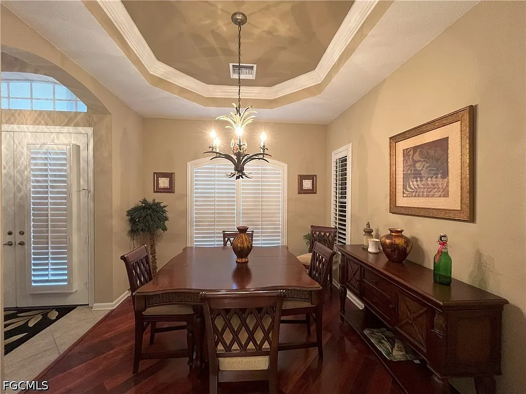 2 bed, 2.0 bath, 2179 sqft, $7,900 — Photo 3