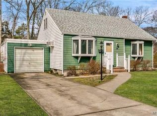 210 April Ln, Bayport, NY 11705