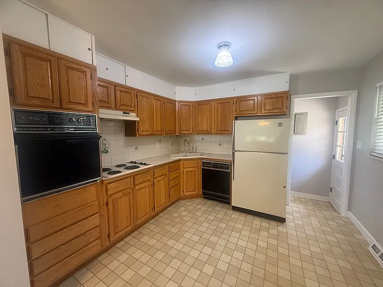 3326 S Ash St — Photo 6