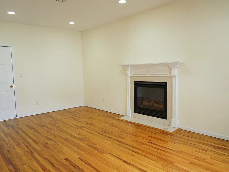 111 Fulton Ave — Photo 7