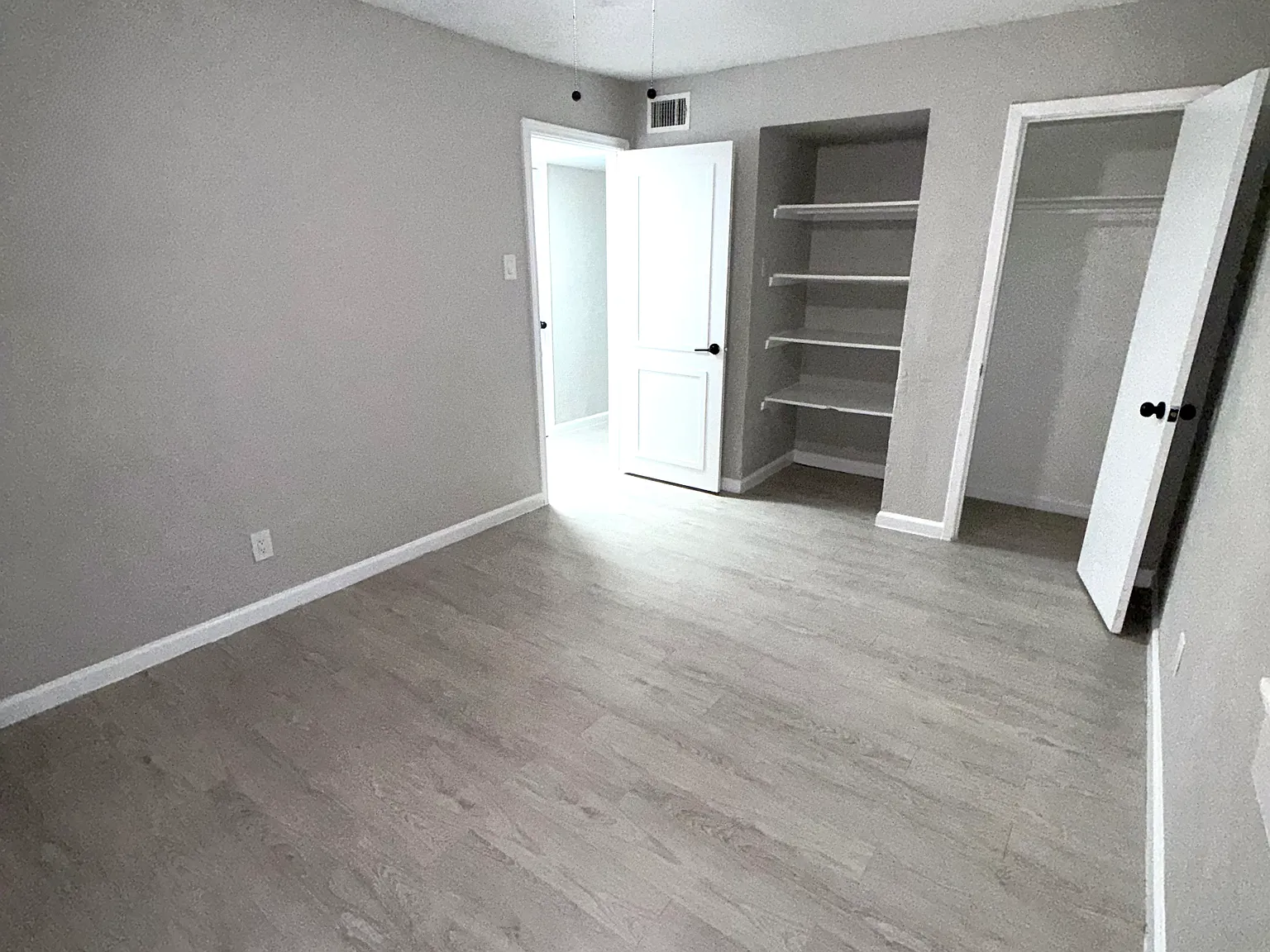 3 bed, 1.5 bath, 990 sqft, $1,155 — Photo 2