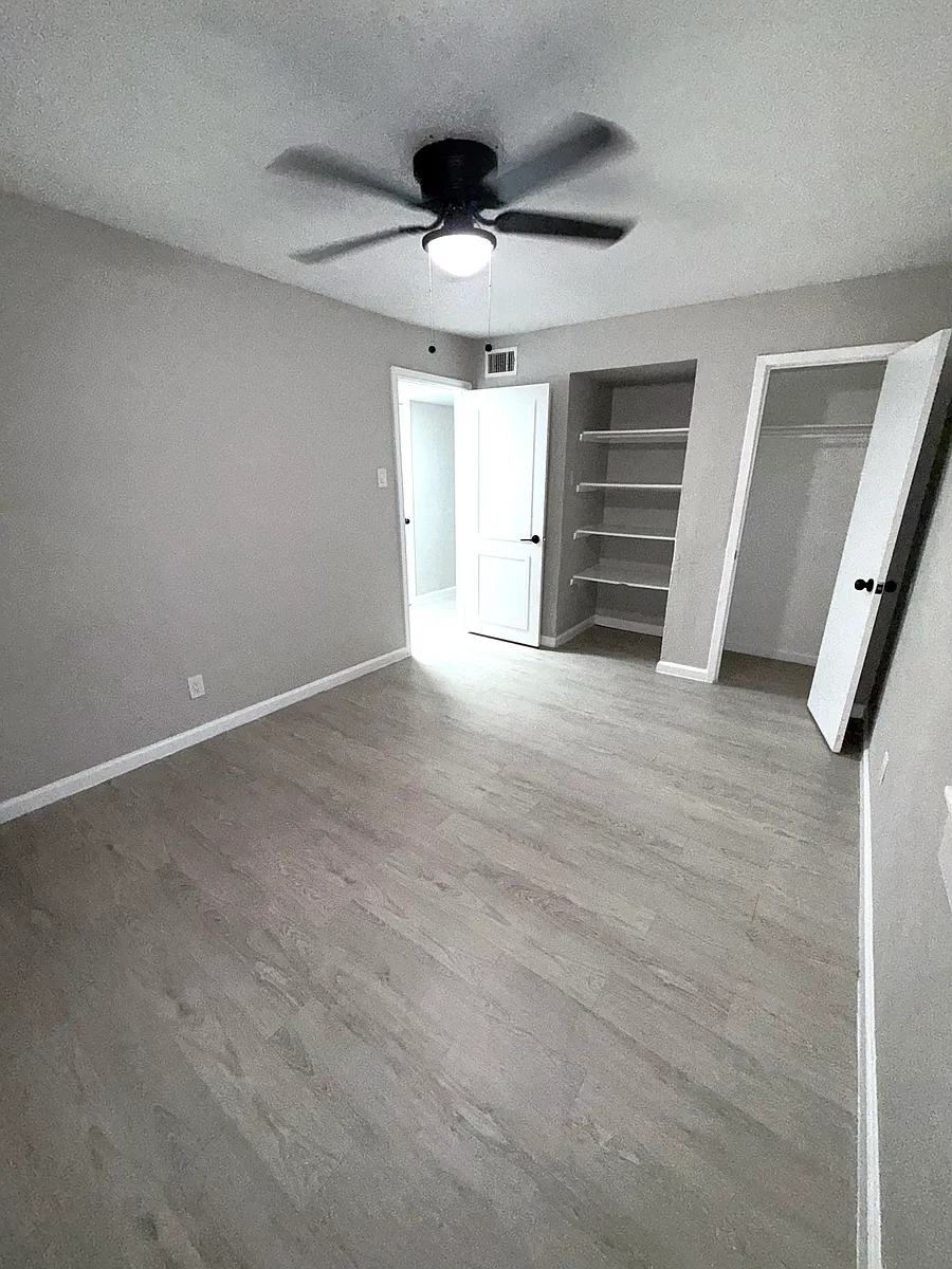 Building Photo - 2750 E Ledbetter Dr