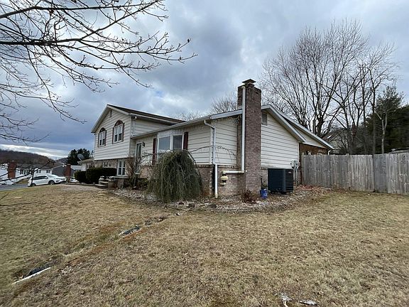 2nd image of 200 Cider Ln