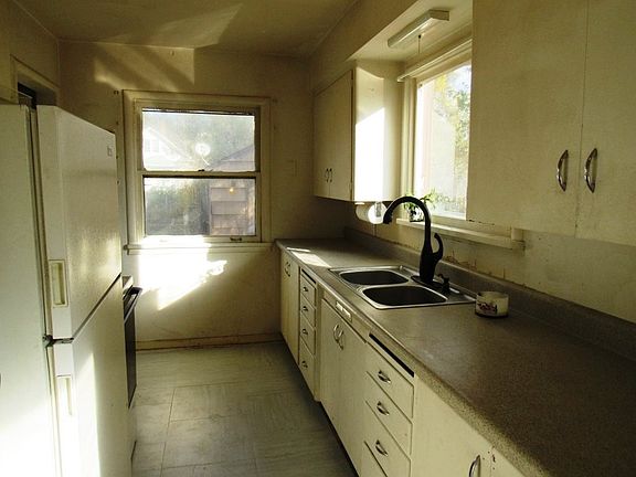 5th image of 1714 W Grace Ave