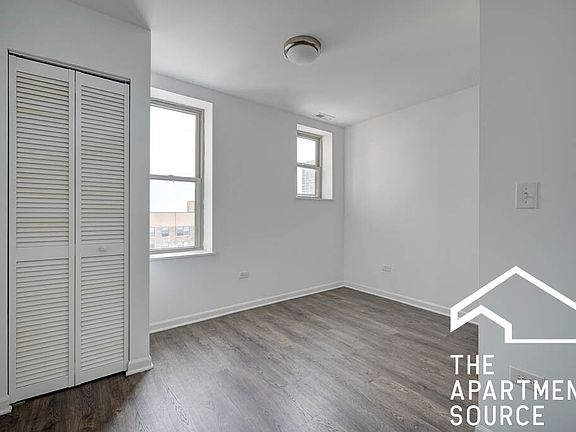 4th image of 940 W Winona St #309
