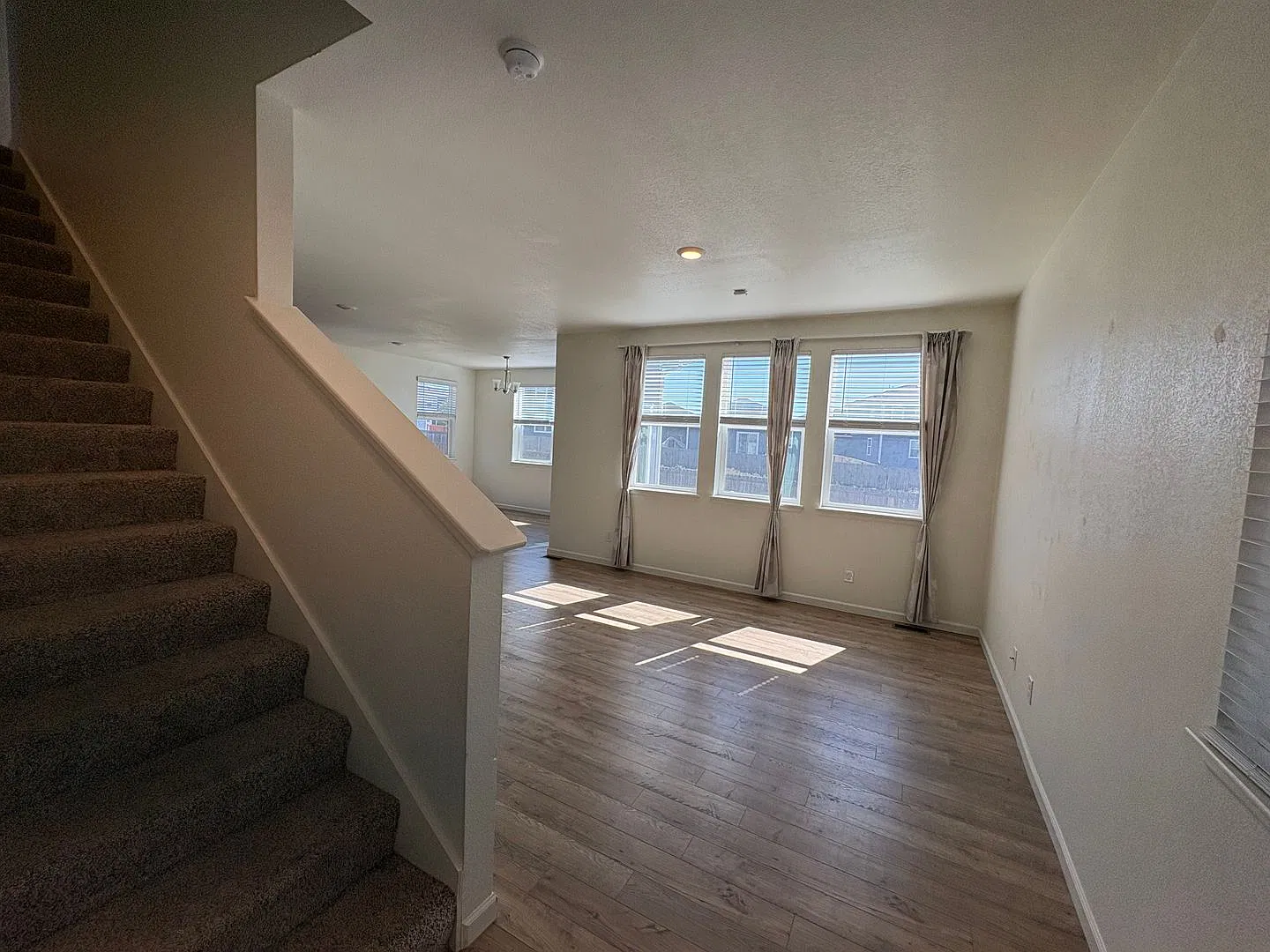 Beautiful 4 Bed 3 Bath in Lorson Ranch — Photo 3