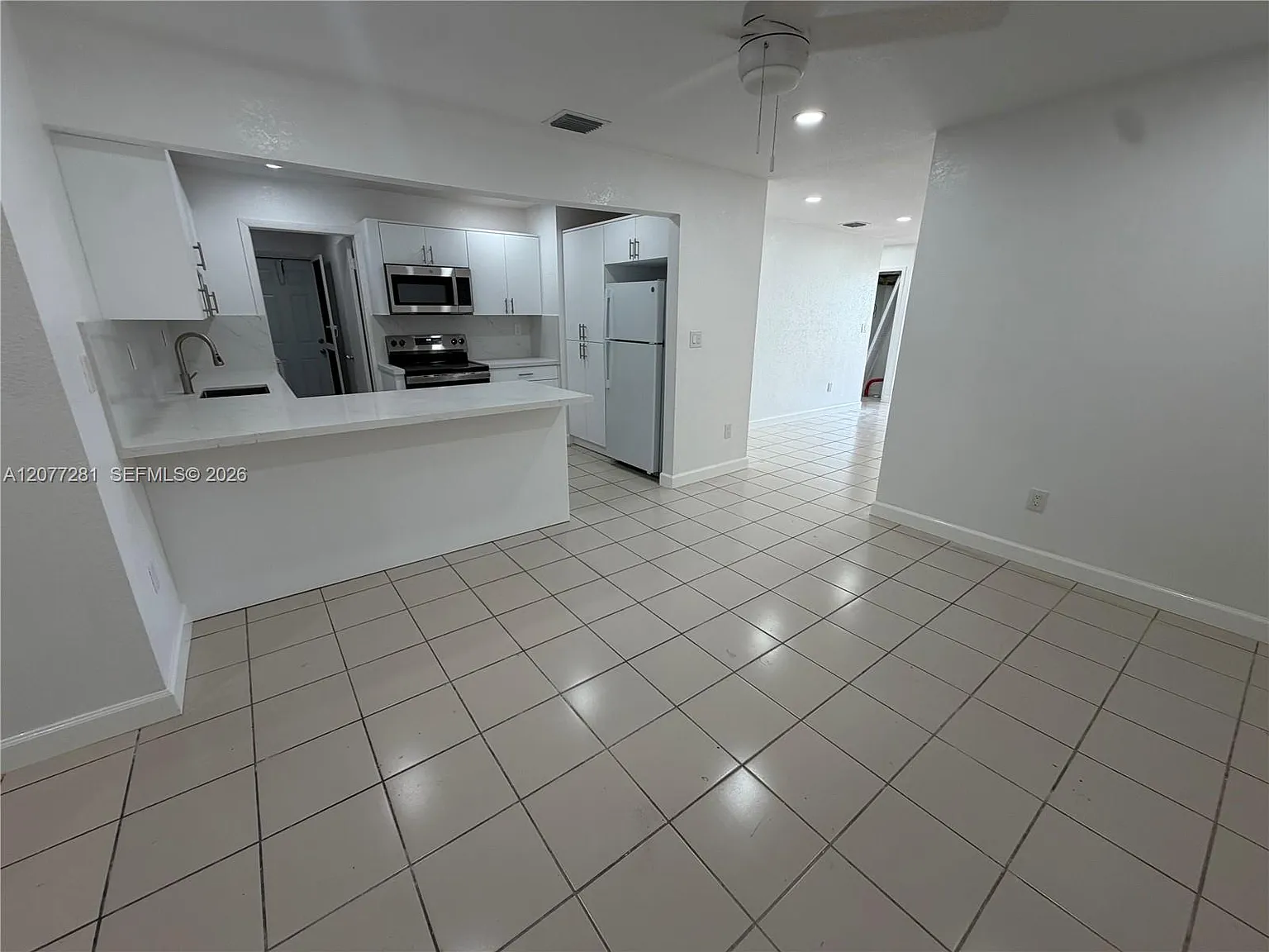 Margarita Twin Homes Cond — Photo 2