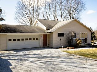 9062 Bachelor Rd NW, Magnolia, OH 44643