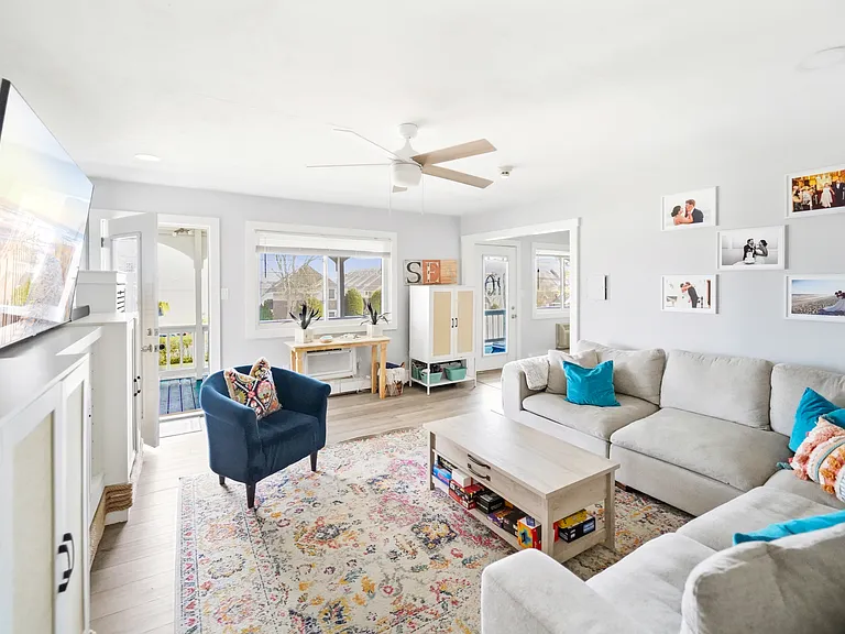 62 Canoe Place Rd #625/626 — Photo 7