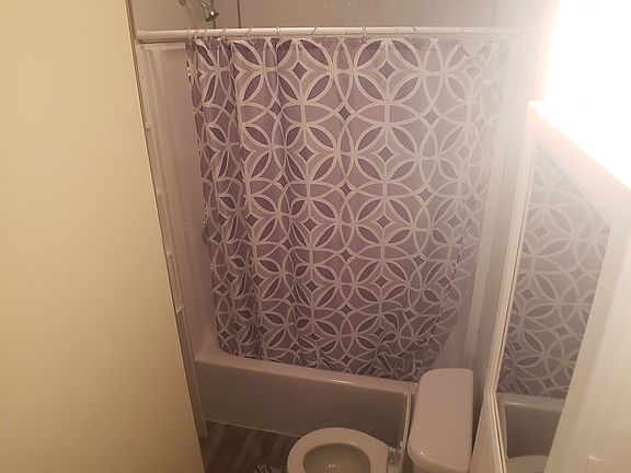 4th image of 109 E School St #5