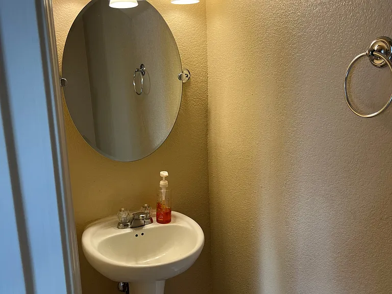 1/2 bathroom