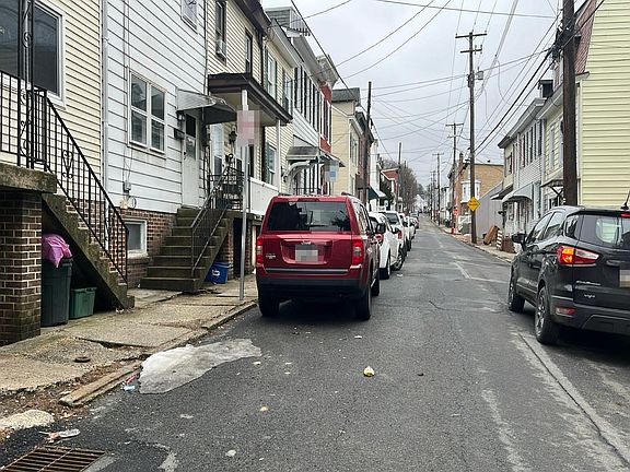 4th image of 729 W Norwegian St