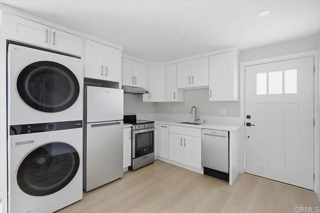 1 bed, 420 sqft, $2,500 — Photo 4