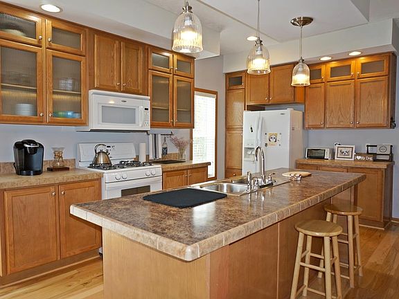 5th image of 25 Bogtown Ln