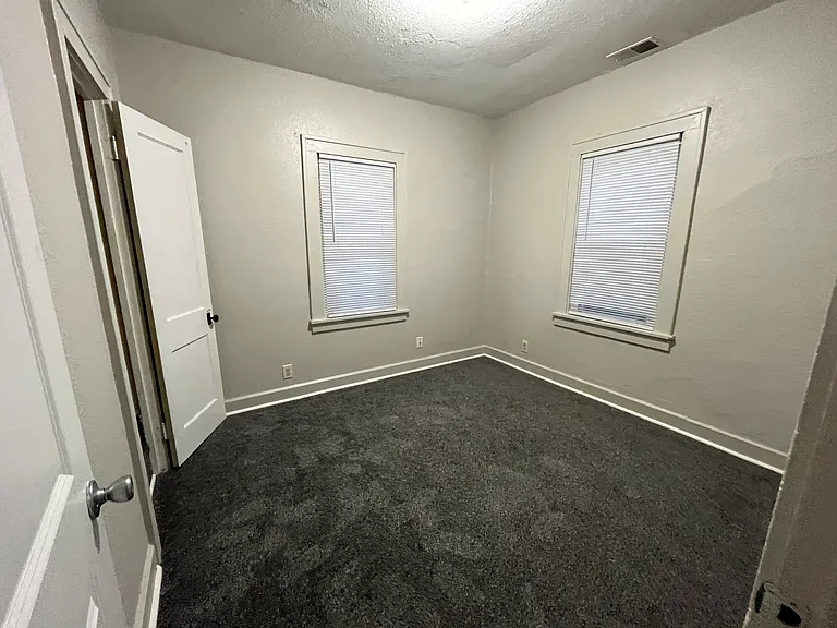 1600 S Franklin St — Photo 12