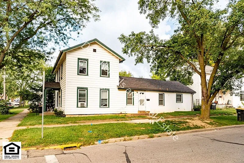 2 bed, 1.0 bath, $925 — Photo 1