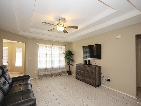 3rd image of 4016 Flamingo Ave