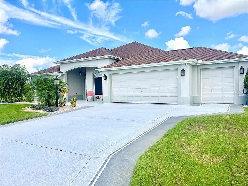 3 bed, 2.0 bath, 1903 sqft, $3,000 — Photo 3