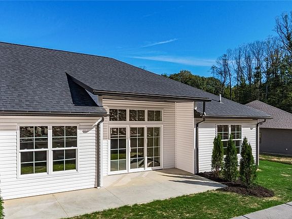 4th image of 3446 Jamestown Dr