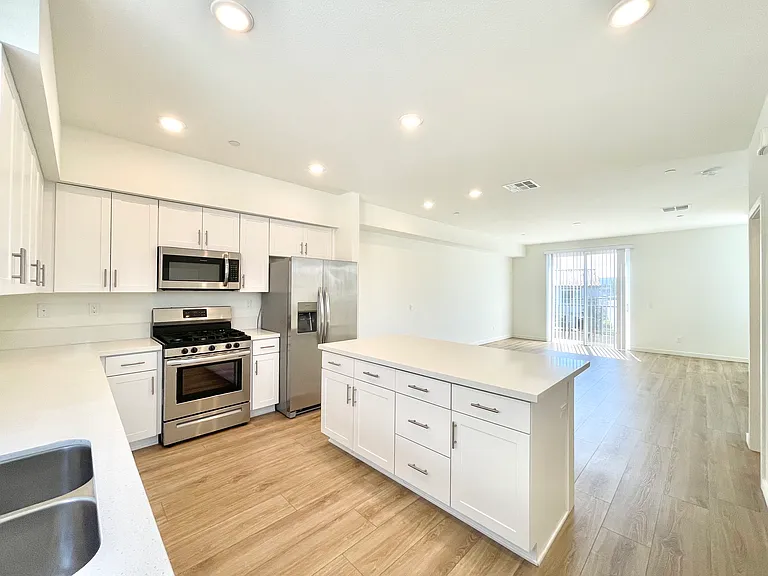 9319 E Heaney Cir — Photo 7