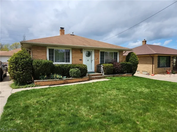 4208 Spring Crest Dr, Brooklyn, OH 44144