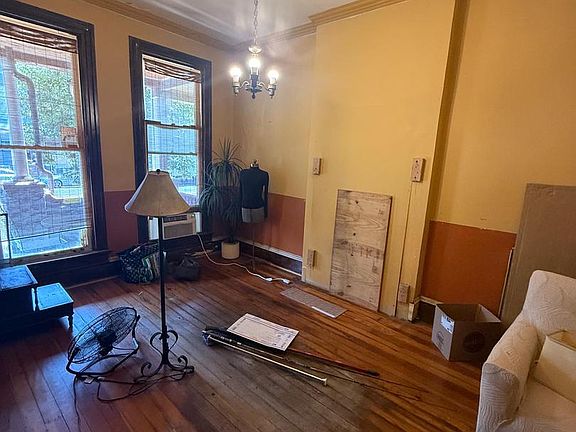 5th image of 308 E 25th St