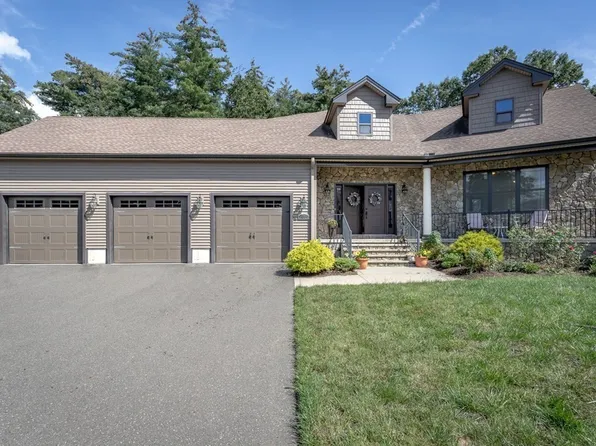41 Alwin Pl, Springfield, MA 01128