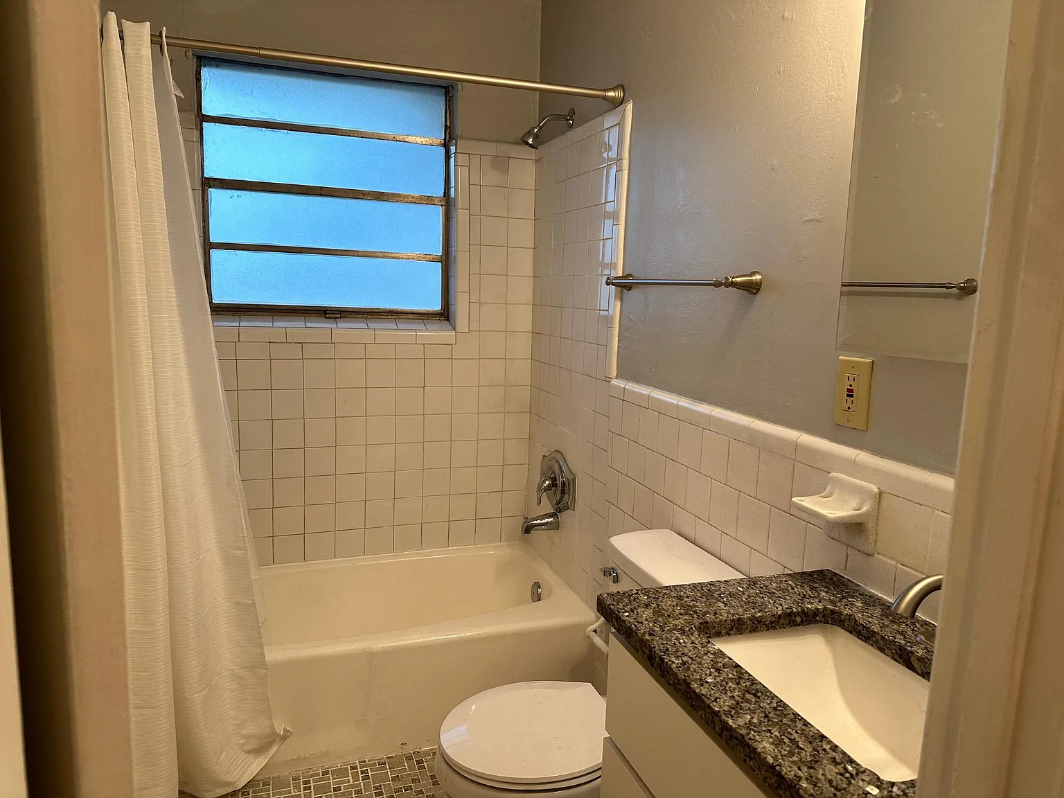 2 bed, 825 sqft, $1,500 — Photo 2