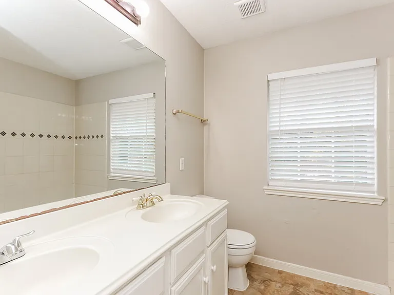18622 Sandelford Dr — Photo 16