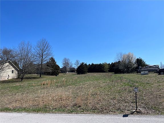 2nd image of 62 Lakeside Dr #20