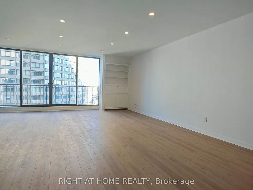 33 Harbour Sq #2434