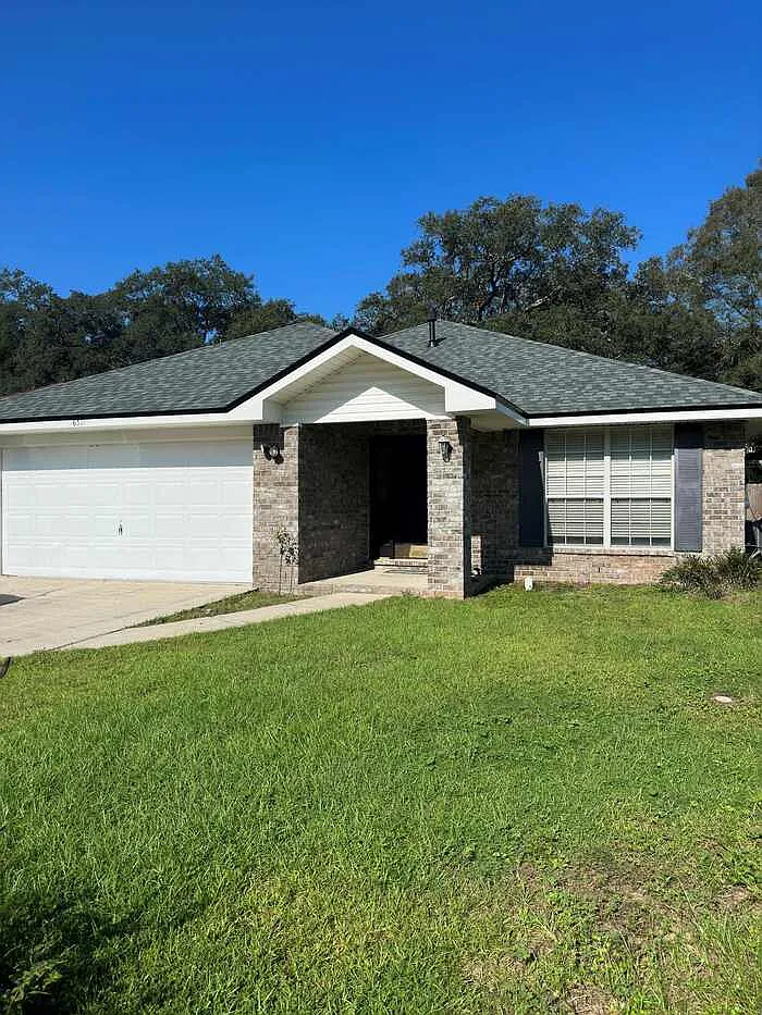 4 bed, 2.0 bath, 2050 sqft, $2,150 — Photo 1