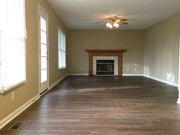 3rd image of 1704 Tipperary Dr