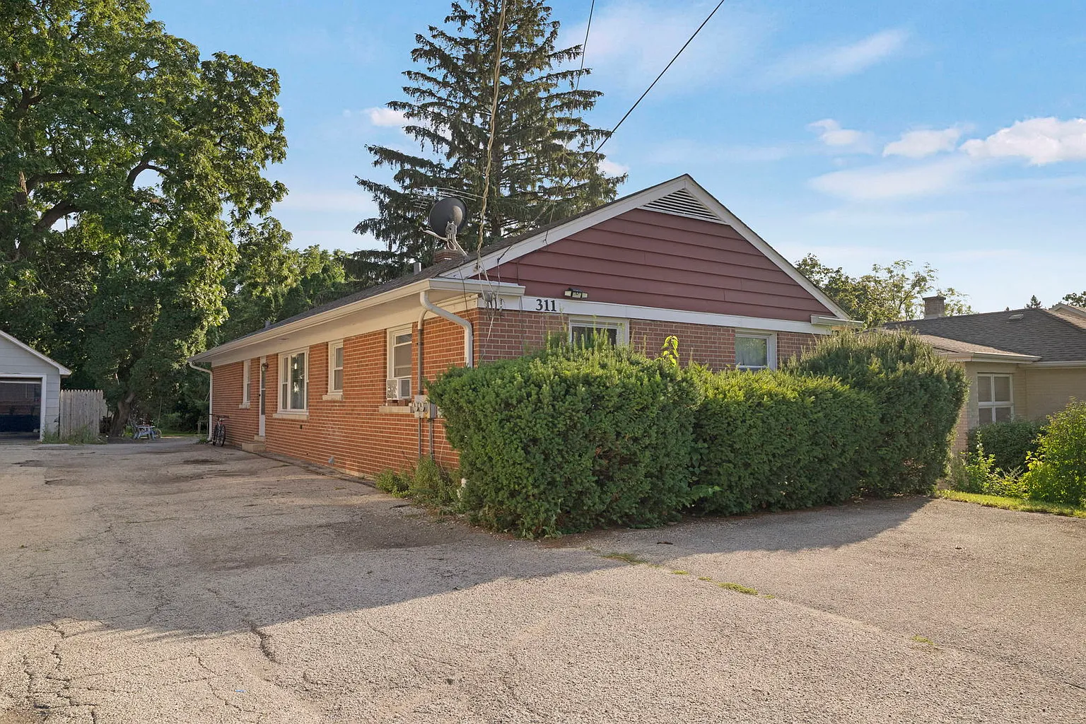 311 Prairie Ave photo 1