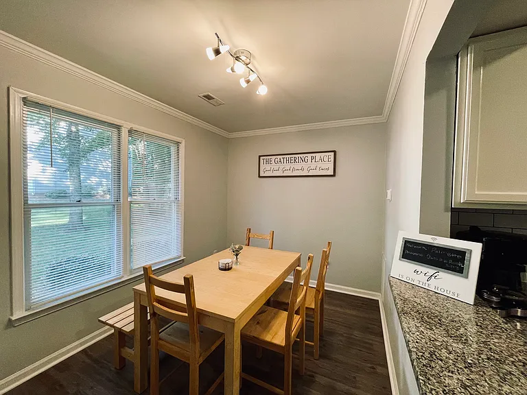 4225 Baylor St — Photo 8