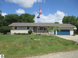 339 Schoolcrest Dr, Shepherd, MI 48883