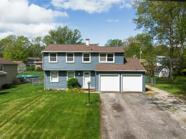 2332 Birch Trace Dr, Youngstown, OH 44515