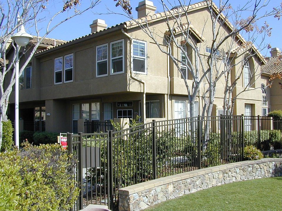 1st image of 15 Fulmar Ln