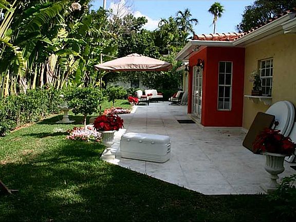 5th image of 811 Venetia Ave