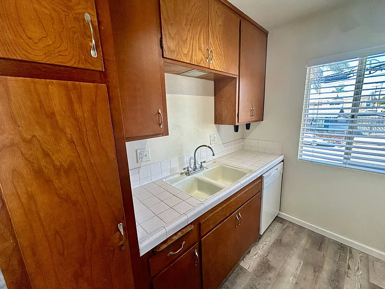 2605 Madison Ave #5 — Photo 12