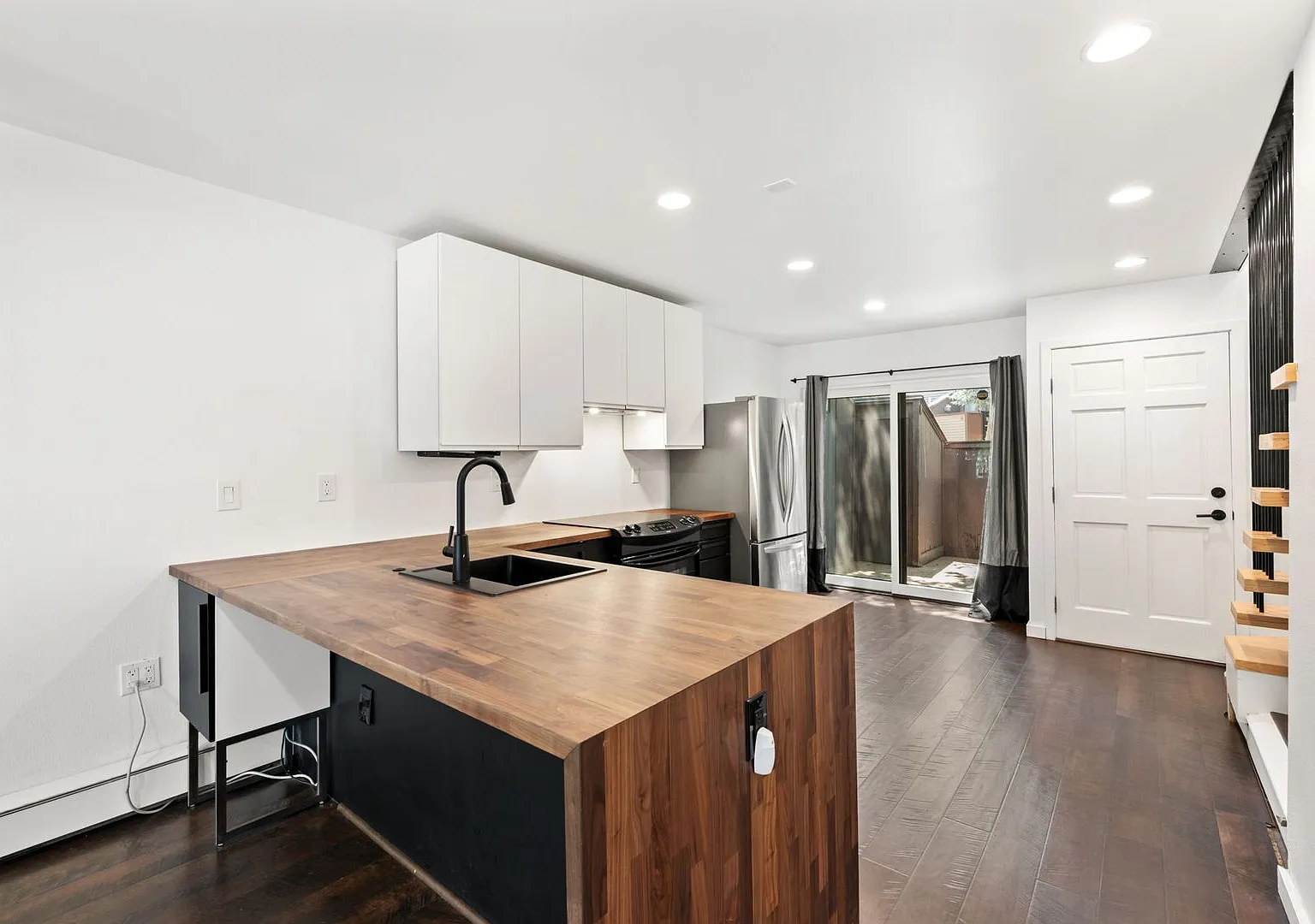 350 Arapahoe Ave — Photo 4