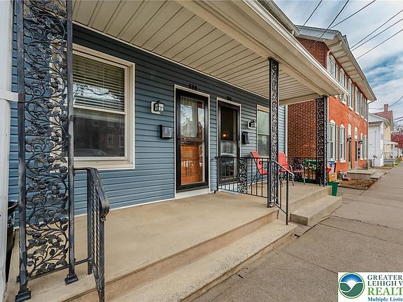 4th image of 520 Maple St